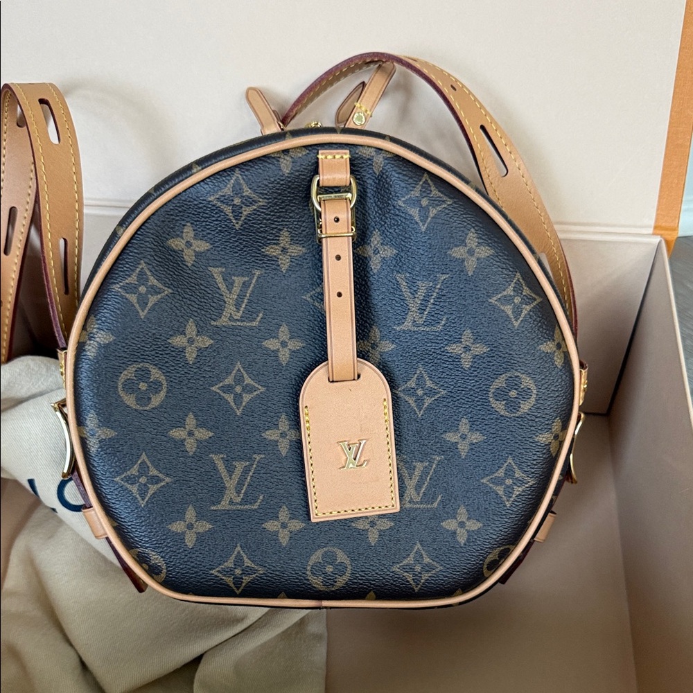 Louis Vuitton Boite Chapeau Souple Round in Monogram